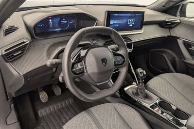 Peugeot 2008 ALLURE 1.2 PureTech