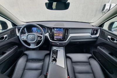 Volvo XC60 B5 B AWD Plus Dark aut