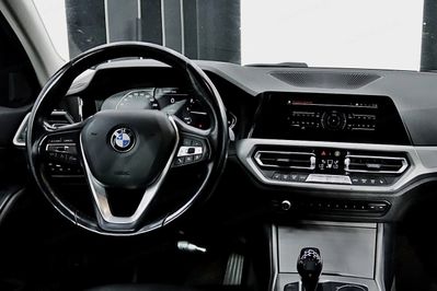BMW Seria 3 318i Sport Line