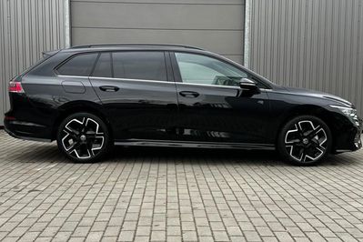 Volkswagen Golf 1.5 eTSI OPF R-Line DSG