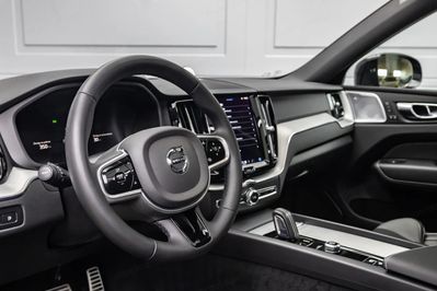 Volvo XC60 T8 AWD Plug-In Hybrid R-Design