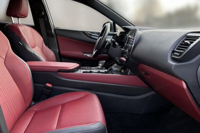 Lexus NX 450h+ AWD