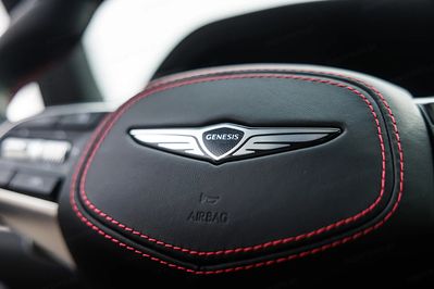 Genesis G70 T Plus Awd 8AT Sport