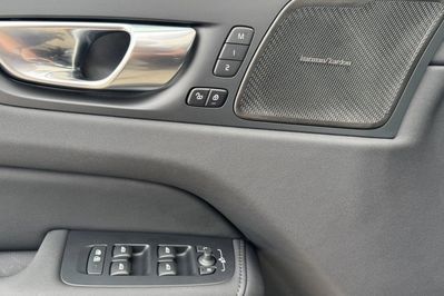 Volvo XC60 B5 B AWD Plus Dark