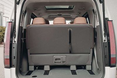 Hyundai Staria Kombi Luxury HEV AT