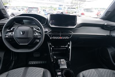 Peugeot 2008 Allure e-DCS 1.2 mHEV