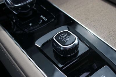 Volvo XC90 T8 AWD Plug-In Hybrid Ultra Dark 7os