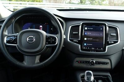 Volvo XC90 T8 AWD Plug-In Hybrid Ultimate Dark 7os aut