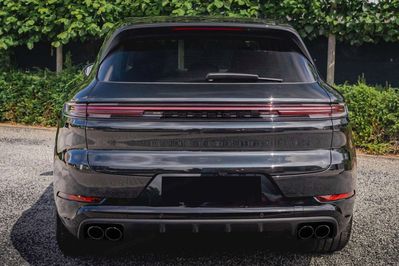 Porsche Cayenne E-Hybrid Black Edition