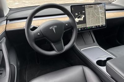 Tesla Model 3 RWD