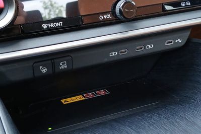 Lexus RZ 450e Omotenashi DIRECT4