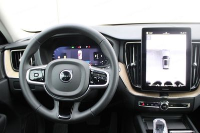 Volvo XC60 B5 B AWD Plus Dark aut