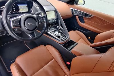 Jaguar F-Type Turbo P300 RWD R-Dynamic