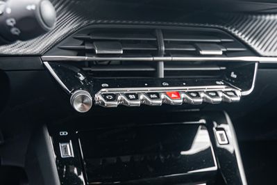 Peugeot 2008 Allure e-DCS 1.2 mHEV