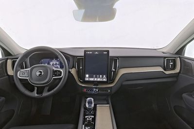 Volvo XC60 B5 B AWD Plus Dark aut