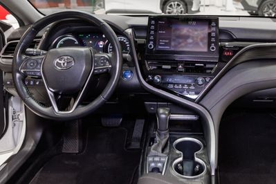 Toyota Camry 2.5 Hybrid Executive CVT