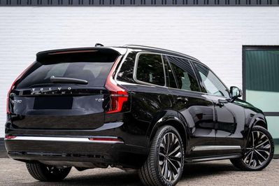 Volvo XC90 T8 AWD Ultra Bright