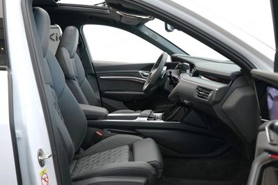Audi Q8 SQ8 TFSI quattro Tiptronic