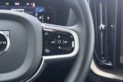 Volvo XC60 B5 B AWD Plus Dark