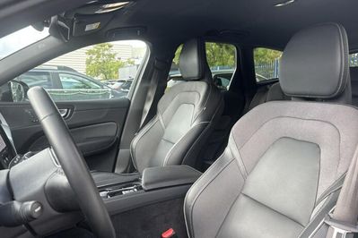 Volvo XC60 B4 B Plus Dark