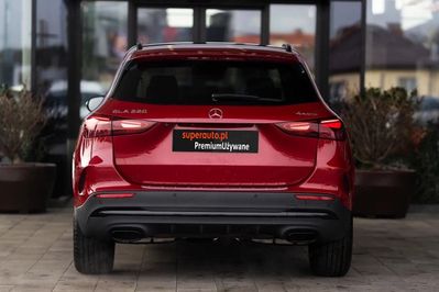 Mercedes GLA 220 4-Matic AMG Line 8G-DCT