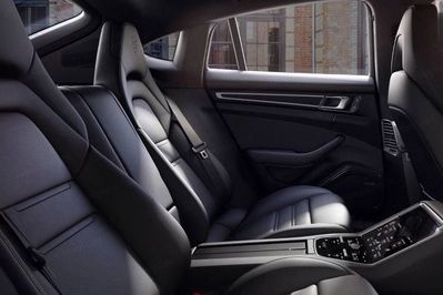 Porsche Panamera 4 E-Hybrid Platinum Edition