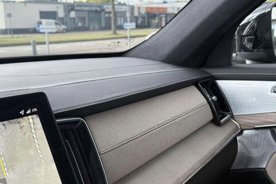 Volvo XC90 B5 AWD Ultra Dark