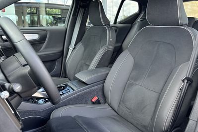 Volvo XC40 B3 Plus Dark