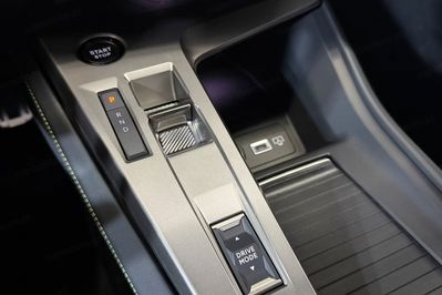 Peugeot 308 GT e-DCS6 1.2 mHEV