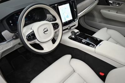 Volvo V90 T6 AWD Plug-In Hybrid Plus Bright