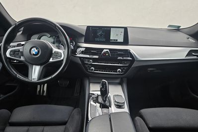 BMW Seria 5 520d xDrive M Sport sport-aut