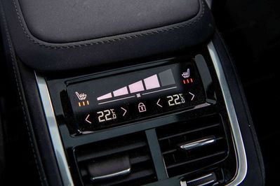 Volvo XC90 T8 AWD Plug-In Hybrid Ultra Dark