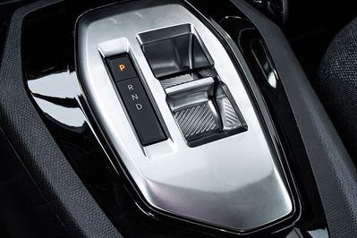 Peugeot 2008 Business e-DCS6 1.2 PureTech mHEV