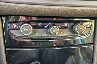 Opel Grandland X 1.2 T GPF Elegance Business Pack S&S