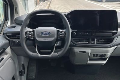 Ford Tourneo Custom 320 L2H1 Titanium A8