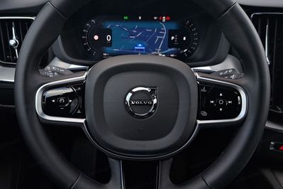 Volvo XC60 B5 B AWD Plus Dark aut