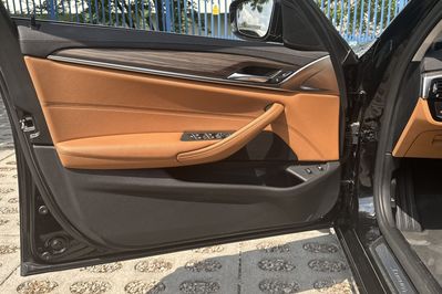 BMW Seria 5 520e Luxury Line