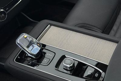 Volvo XC90 T8 AWD Plug-In Hybrid Ultra Dark 7os aut
