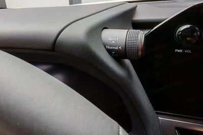 Lexus UX 300h F Sport Design 2.0 Hybrid Dynamic Force