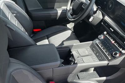 Hyundai Santa Fe 1.6 T-GDI HEV Calligraphy 4WD aut 6os.
