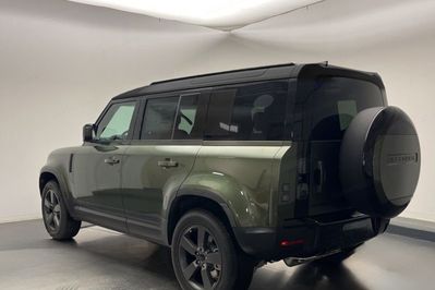 Land Rover Defender 110 D250 X-Dynamic SE