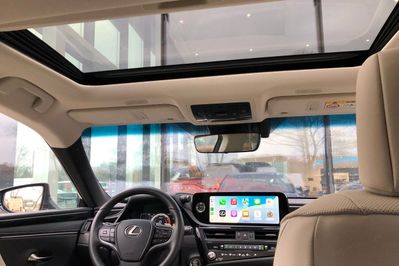 Lexus ES 300h F Sport Design