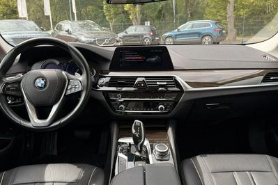 BMW Seria 5 530e iPerformance xDrive Sport Line sport aut