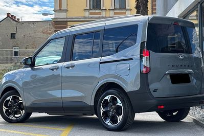 Ford Tourneo Courier Trend Elektryczny A1