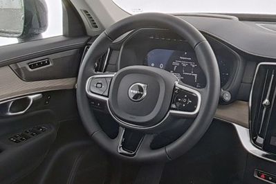 Volvo XC90 T8 AWD Plug-In Hybrid Plus Dark
