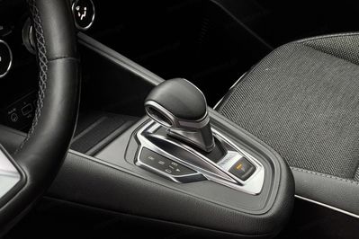 Renault Captur 1.6 E-Tech Intens