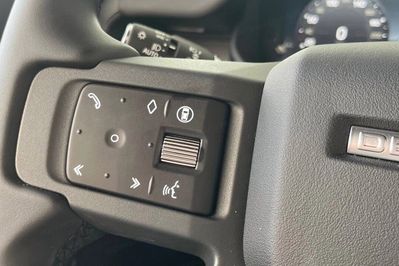 Land Rover Defender 90 D250 X-Dynamic SE