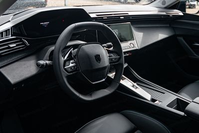 Peugeot 408 Allure e-DCS 1.2 mHEV