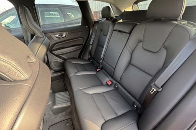 Volvo XC60 T8 Plug-In Hybrid AWD Ultra Dark