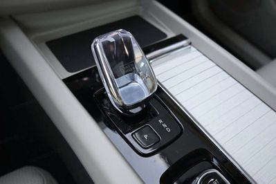 Volvo XC60 T8 Plug-In Hybrid AWD Ultra Bright